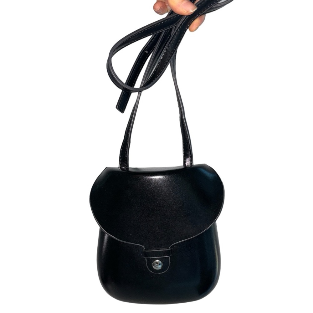 Black bucket bag in black leather